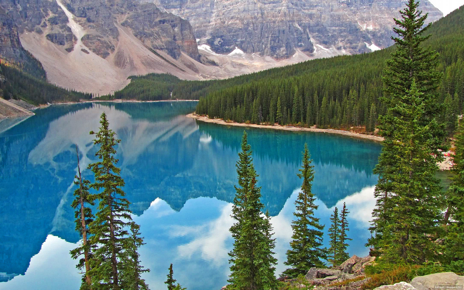 “帕布罗·马特拉的坚韧防守,助阿根廷美洲狮队锁定胜局”