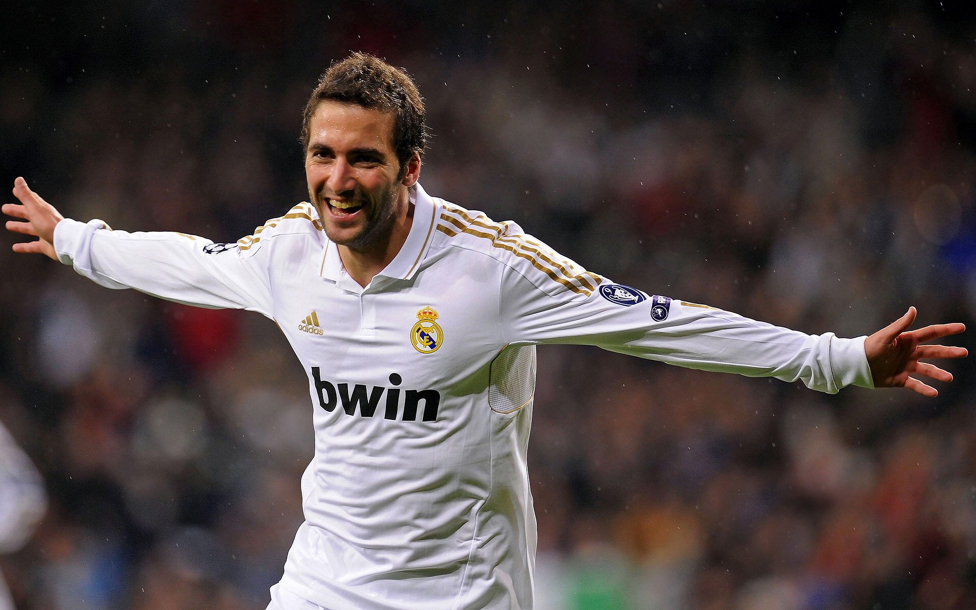 世界铁人三项赛难度升级，选手挑战陆海空极限，世界铁人三项系列赛